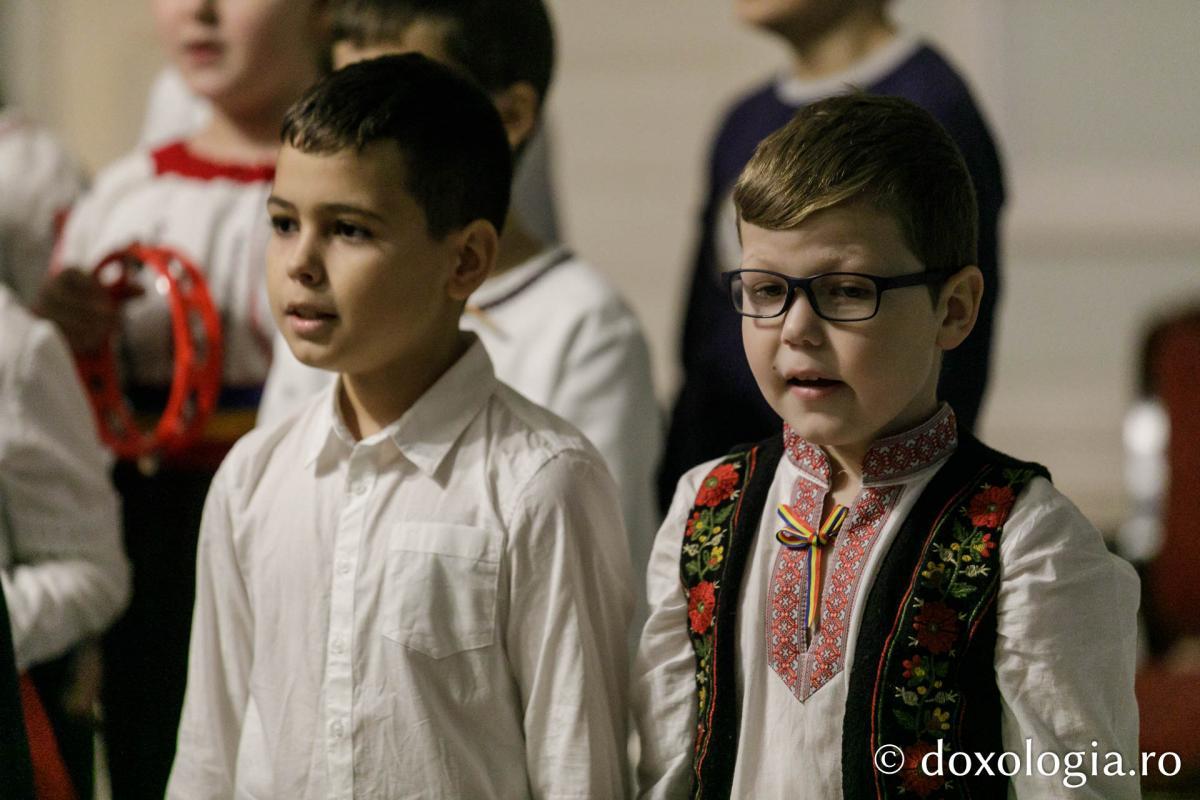 Şcoala „B.P. Haşdeu” din Iași – Colindători la Reședința Mitropolitană 2023