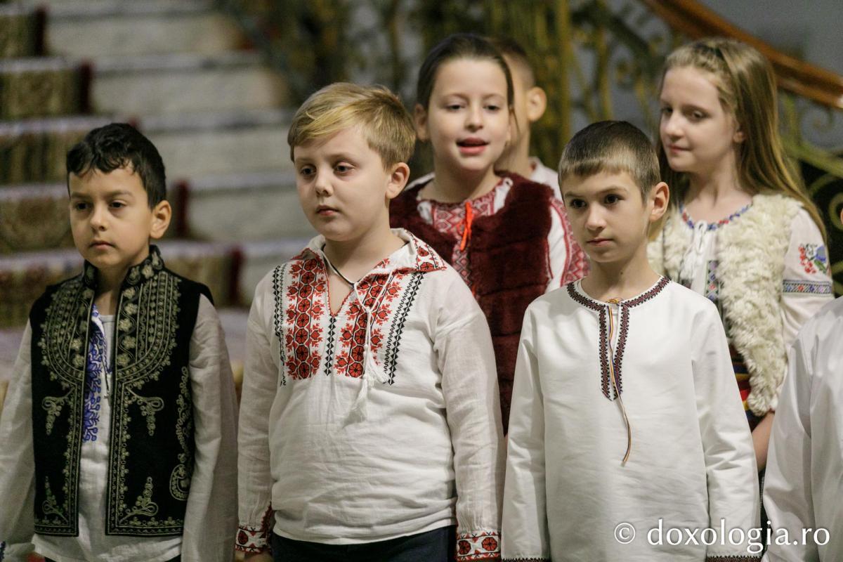 Şcoala „B.P. Haşdeu” din Iași – Colindători la Reședința Mitropolitană 2023
