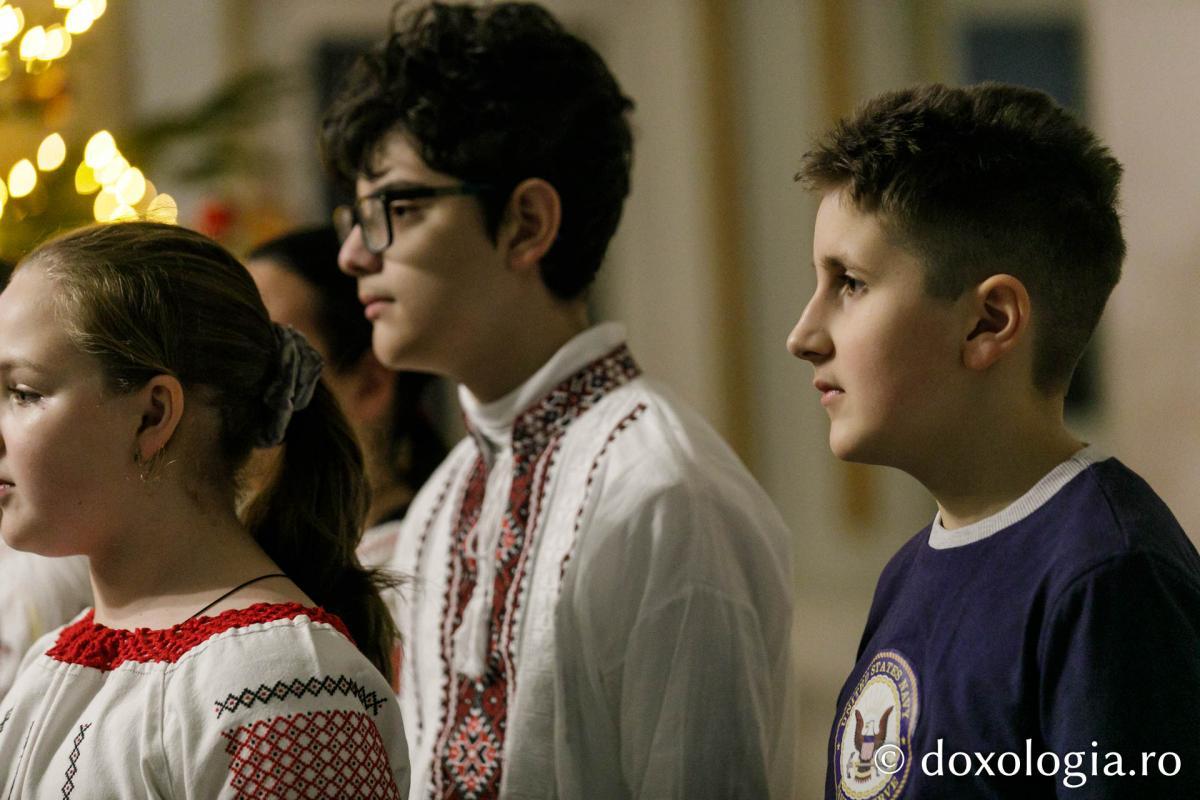 Şcoala „B.P. Haşdeu” din Iași – Colindători la Reședința Mitropolitană 2023