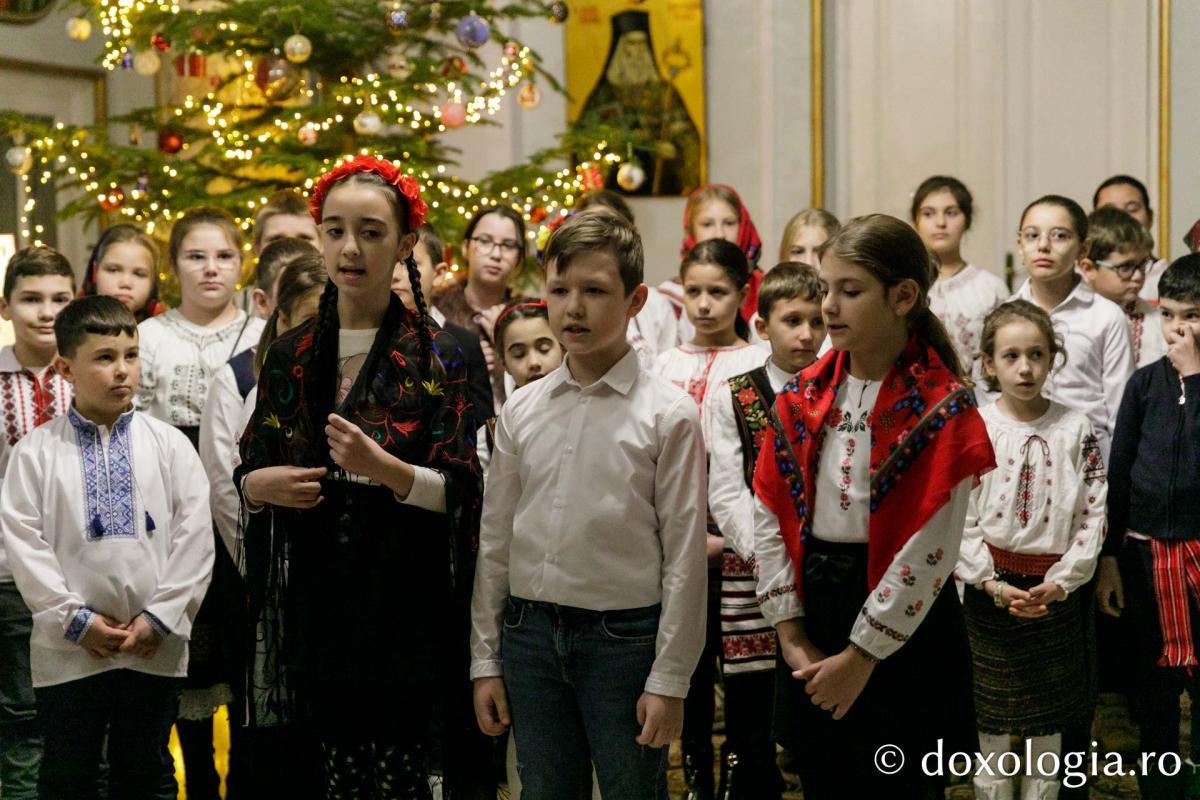 Şcoala „B.P. Haşdeu” din Iași – Colindători la Reședința Mitropolitană 2023