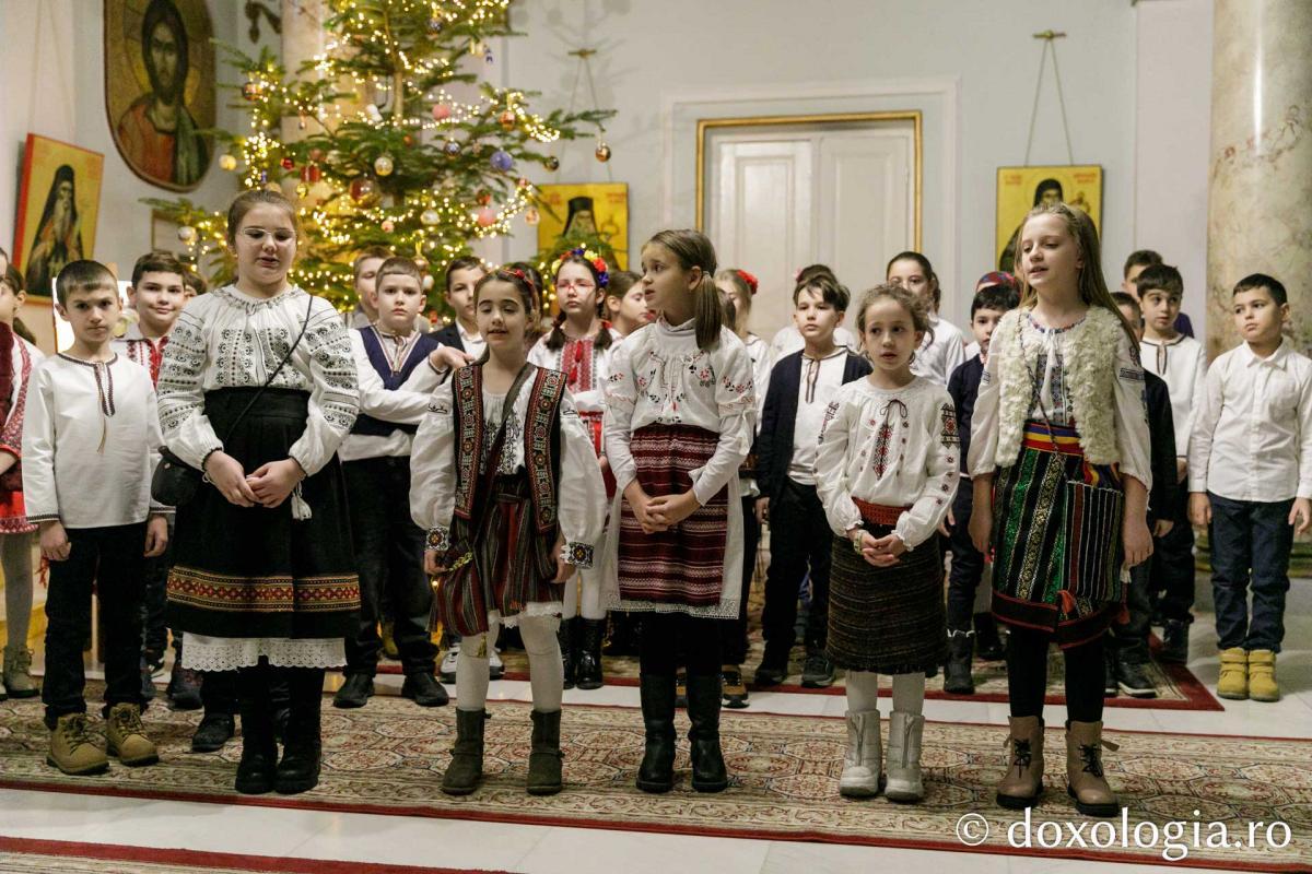 Şcoala „B.P. Haşdeu” din Iași – Colindători la Reședința Mitropolitană 2023